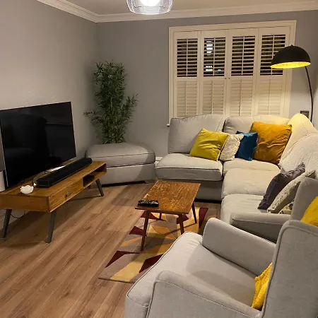 Gleanntan House - Beautiful Family Town House Holiday home *