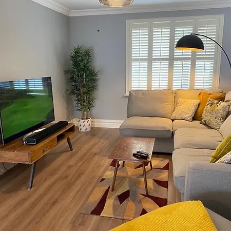Holiday home Gleanntan House - Beautiful Family Town House