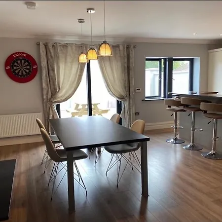 Gleanntan House - Beautiful Family Town House Holiday home *