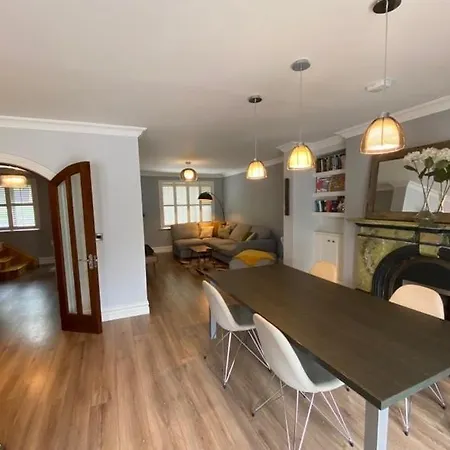 Holiday home Gleanntan House - Beautiful Family Town House *