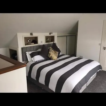 Gleanntan House - Beautiful Town House With Free Parking Hébergement de vacances *