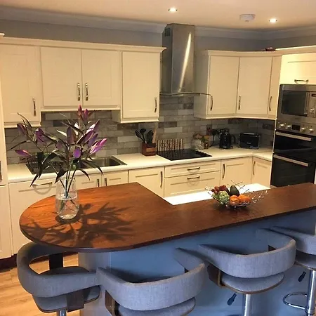 Hébergement de vacances Gleanntan House - Beautiful Town House With Free Parking *