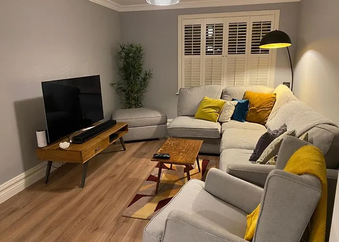 Semesterbostad Gleanntan House - Beautiful Town House With Free Parking