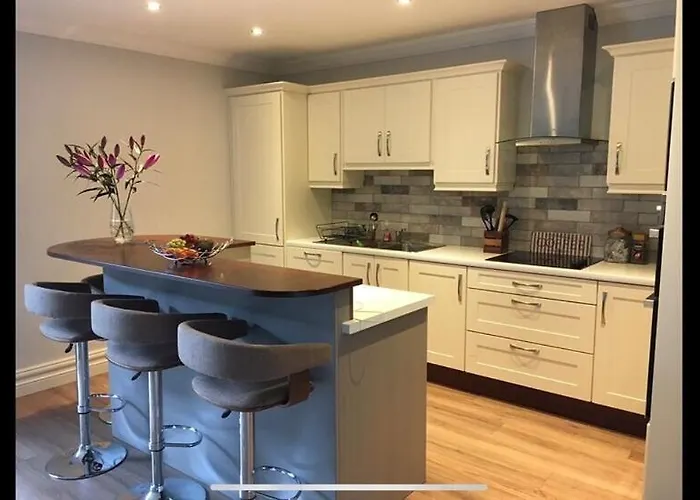 Semesterbostad Gleanntan House - Beautiful Town House With Free Parking *