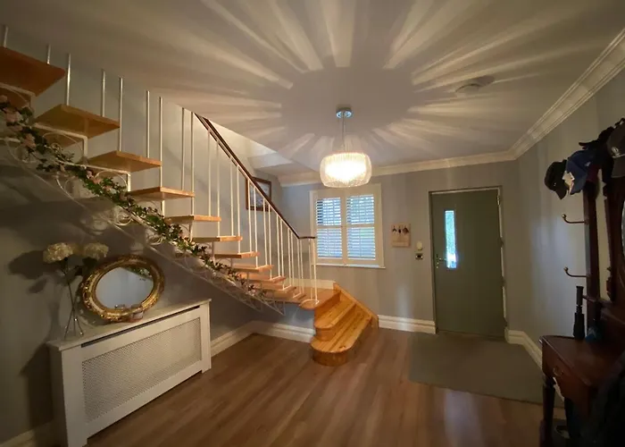 Gleanntan House - Beautiful Town House With Free Parking Дом отдыха