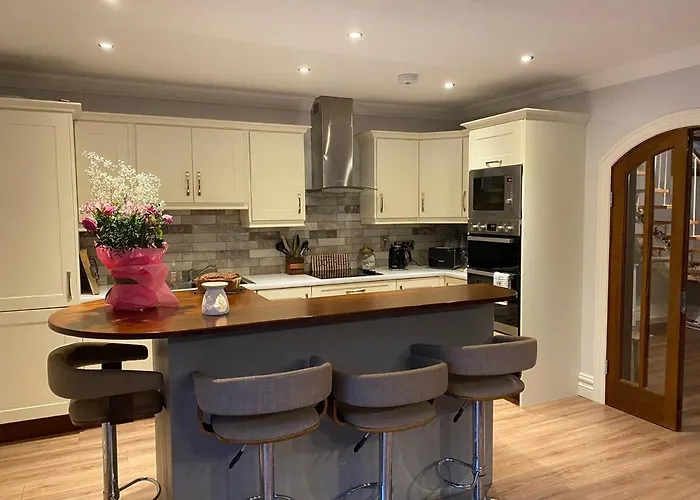 Semesterbostad Gleanntan House - Beautiful Town House With Free Parking Cill Airne