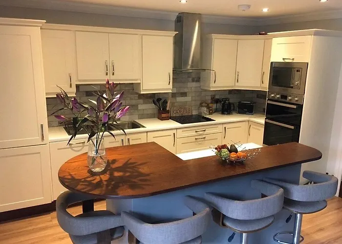 Semesterbostad Gleanntan House - Beautiful Town House With Free Parking *