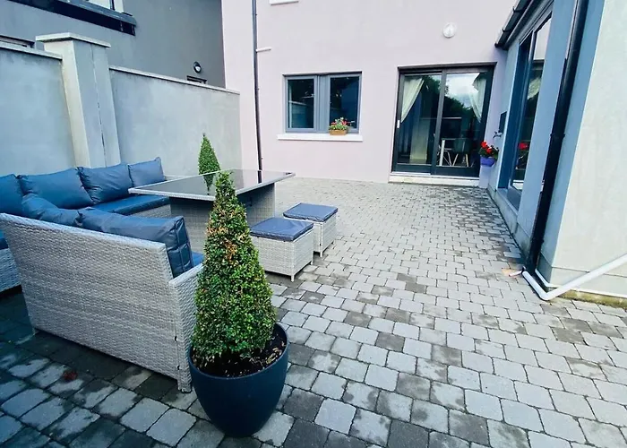 Дом отдыха Gleanntan House - Beautiful Town House With Free Parking